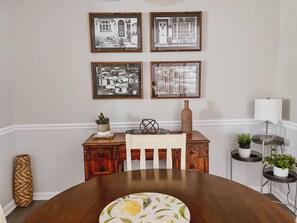 Dining - Spartanburg Serenity : Stylish 2-Bedroom Townhouse (Spartanburg)