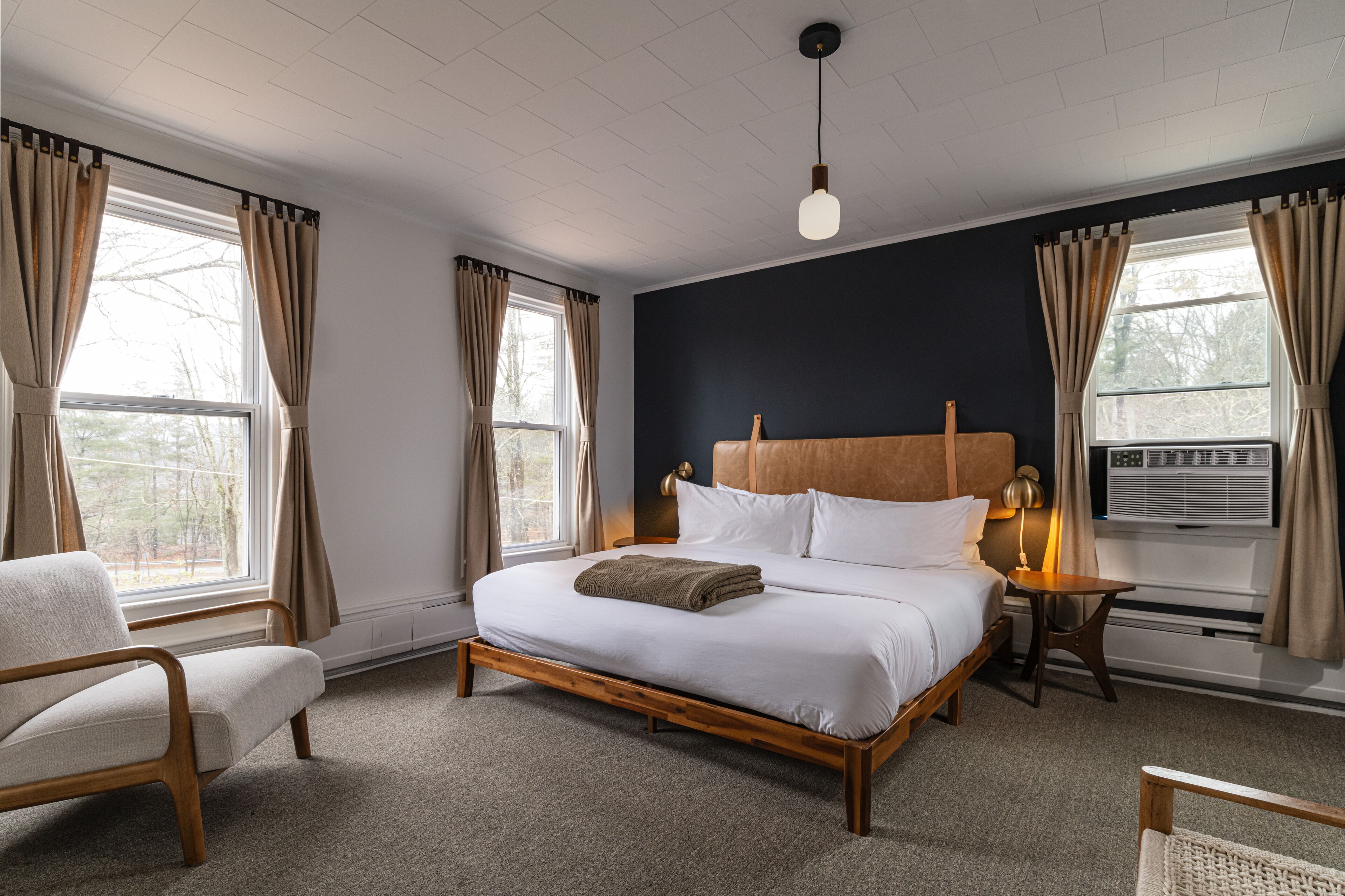 Standard Studio Suite, 1 King Bed, Non Smoking | Hypo-allergenic bedding, down duvets, desk, iron/ironing board