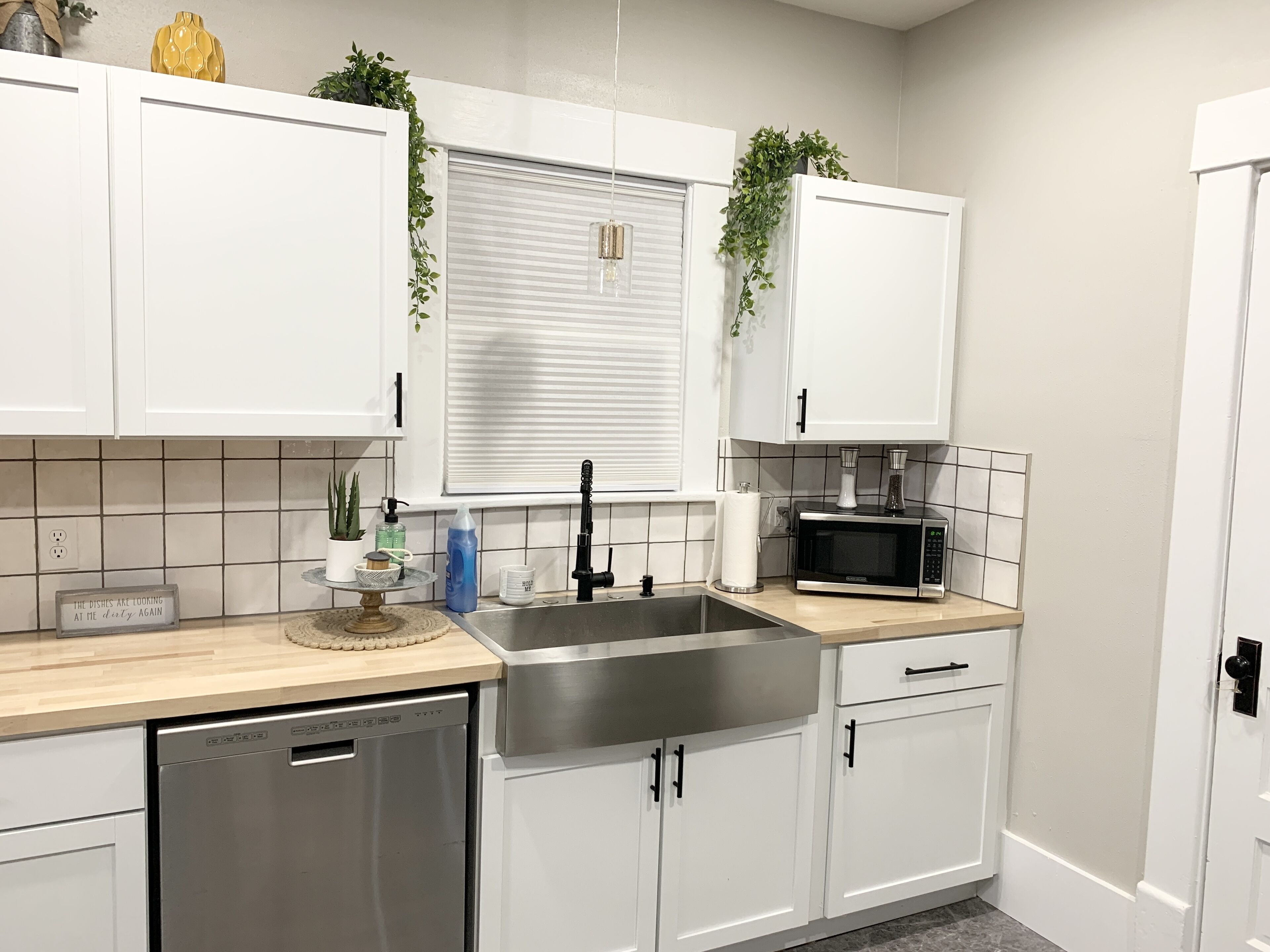 Cheerful Home! Near Downtown & Airport - Sleeps 7