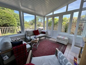 Traditional Cottage | Living area | 50-inch Smart TV with digital channels, TV, fireplace