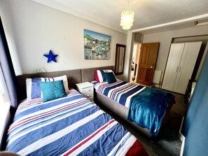 Family Cottage | Individually decorated, individually furnished, desk, laptop workspace