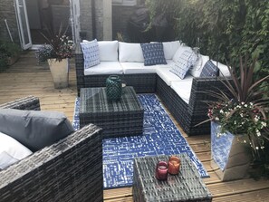 Family Cottage | Individually decorated, individually furnished, desk, laptop workspace