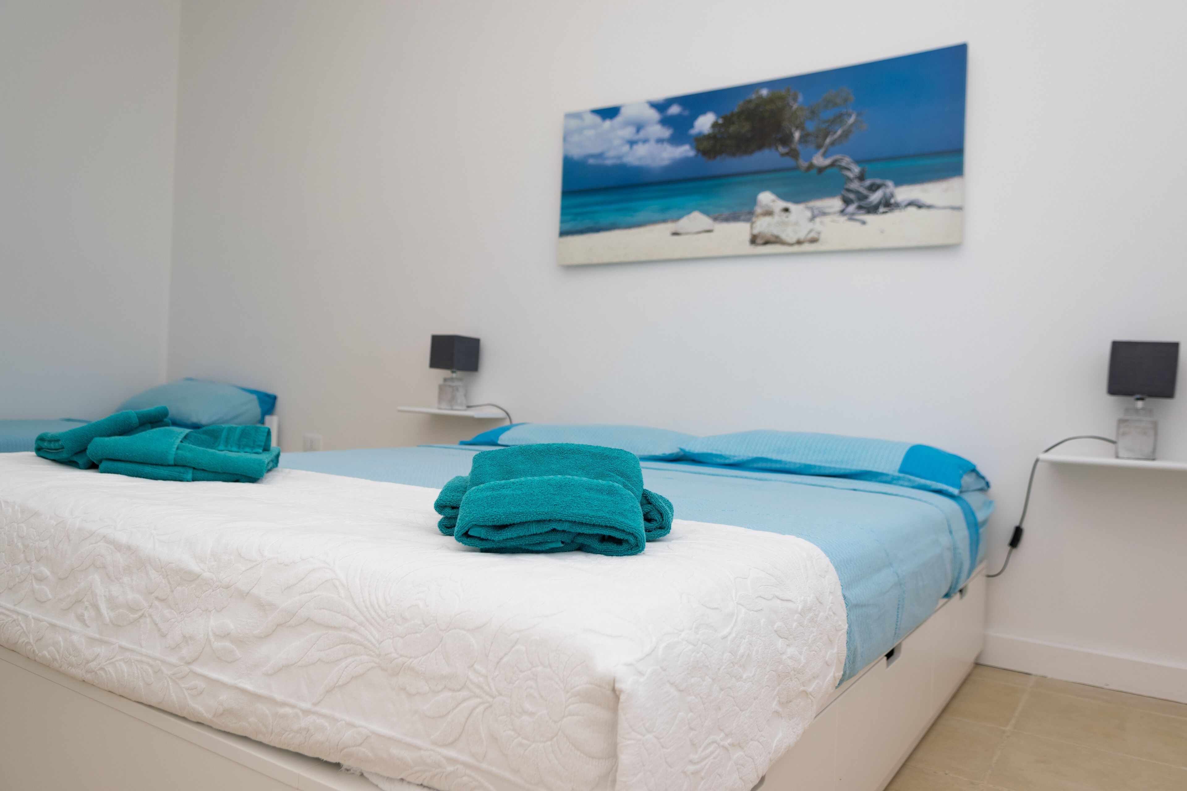 2 habitaciones, tabla de planchar con plancha y cuna de viaje 