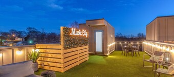 Brand new 4 BR, 4Bath Townhome with amazing rooftop!