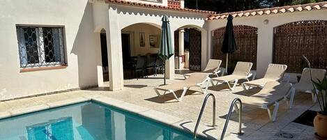 Et oppvarmet basseng