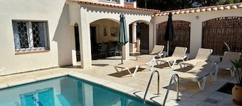 El Castillo, hacienda-style villa, 800 m from Cala Montgo beach