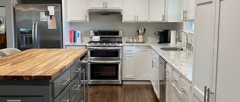 Refrigerador, horno, parrilla de estufa y lavavajillas