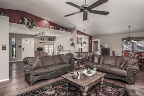 開放式客房 (3 Bedrooms) | 住宿設施服務