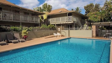 Condo (0 Bedroom) | Property amenity