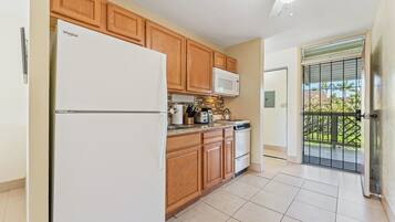 Condo (0 Bedroom) | Property amenity