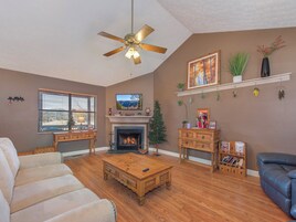 Studio (2 Bedrooms) | Property amenity