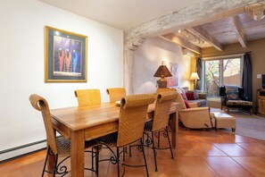 Condo (3 Bedrooms) | Property amenity