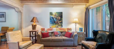 Condo (3 Bedrooms) | Front of property