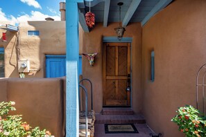 Condo (3 Bedrooms) | Servicio de la propiedad