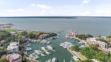 Condo (1 Bedroom) | Property amenity