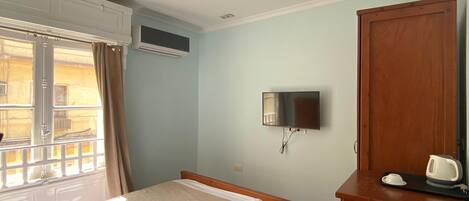 6 bedrooms, WiFi, bed sheets