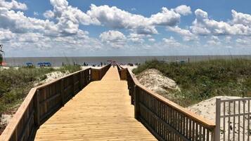 Condo (2 Bedrooms) | Property amenity