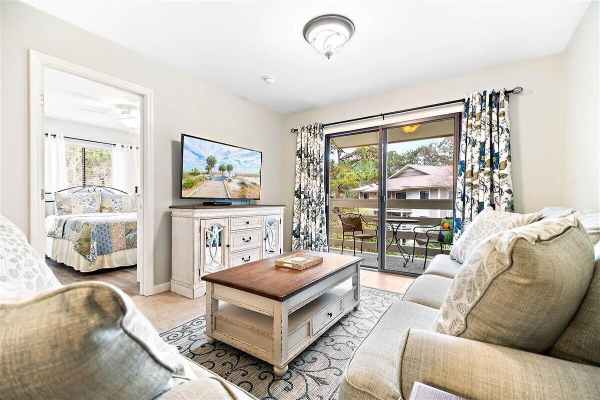 Condo (2 Bedrooms) | Front of property