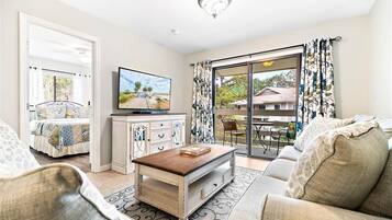 Condo (2 Bedrooms) | Front of property