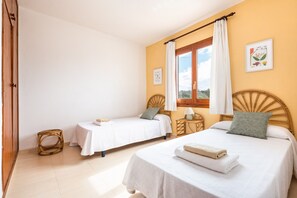 4 soverom, strykejern/-brett, wi-fi (inkludert) og sengetøy