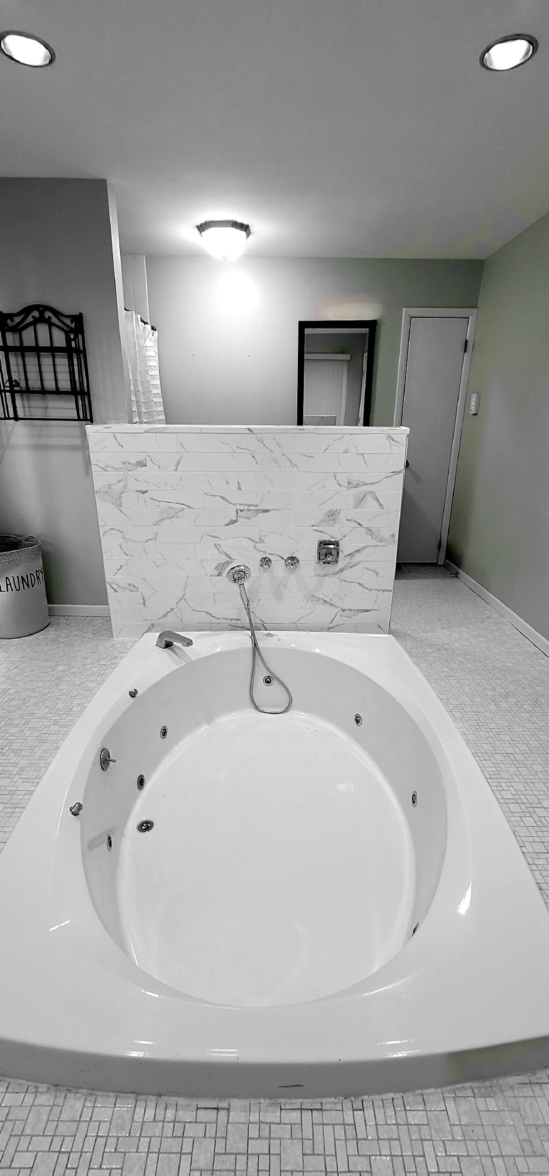 Pocono Mountain Cozy Chalet W/  huge Indoor Jacuzzi, BBQ and Firepit