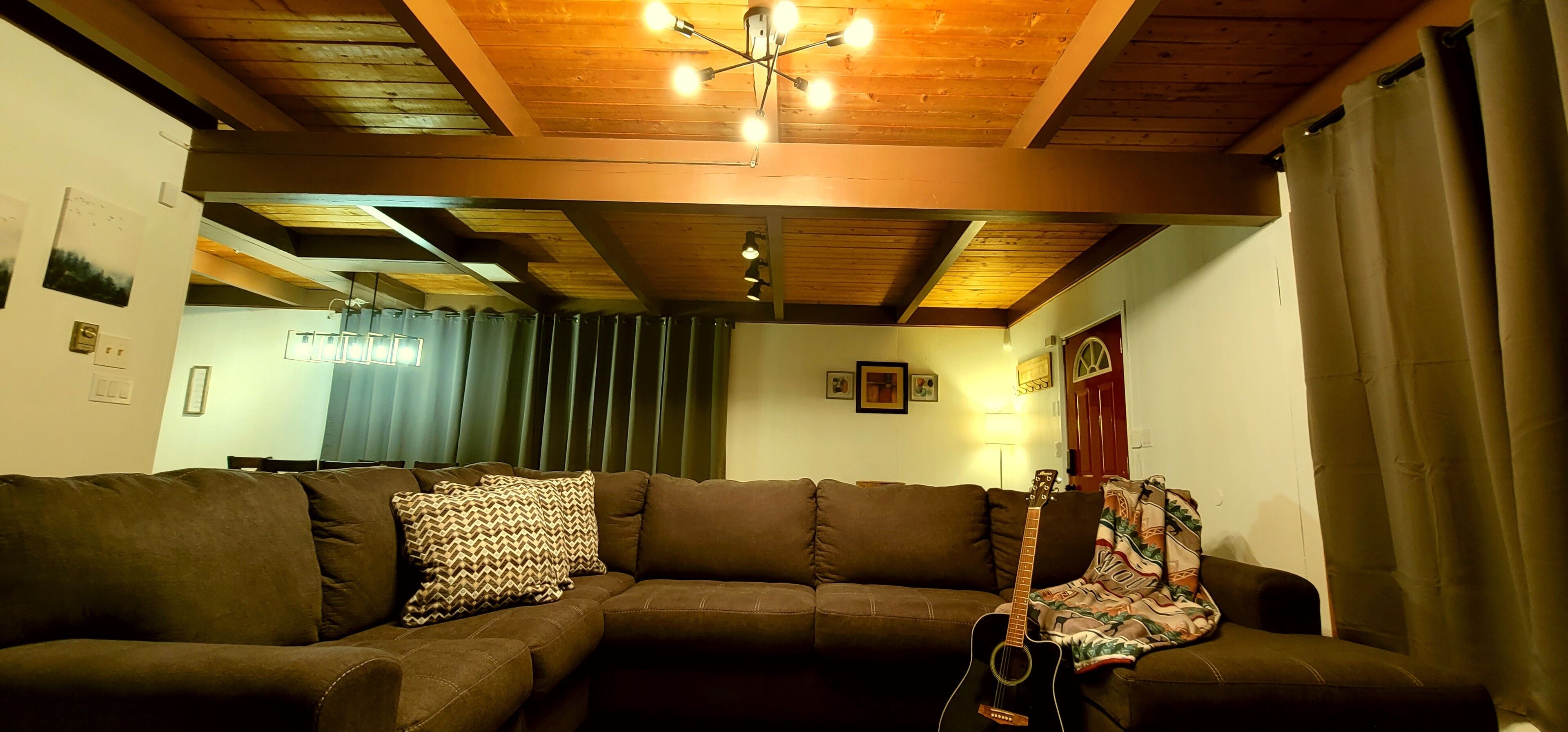 Pocono Mountain Cozy Chalet W/  huge Indoor Jacuzzi, BBQ and Firepit