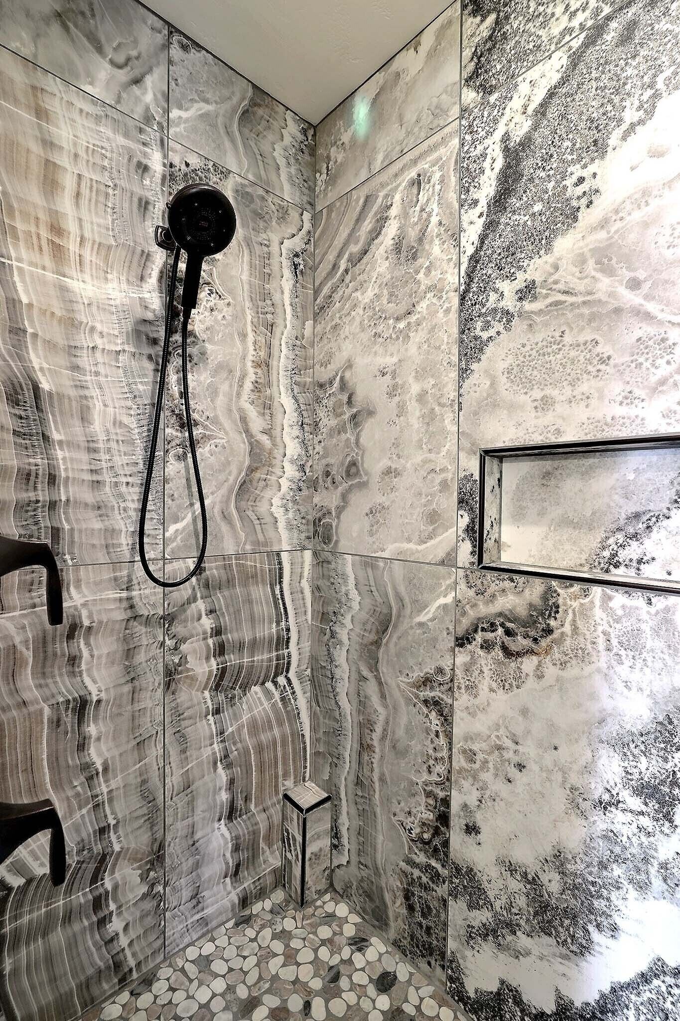 Brand New - 5 minutes to downtown - close to Lake and skiing