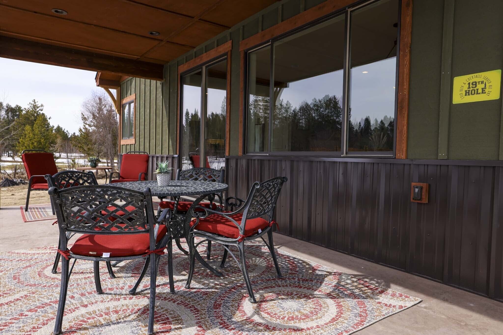 Brand New - 5 minutes to downtown - close to Lake and skiing