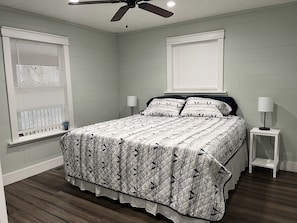 3 bedrooms, free WiFi, bed sheets - Lake Daze, Blue Cottage <1mile to Jamestown Marina with space to trailer boat. (Jamestown)