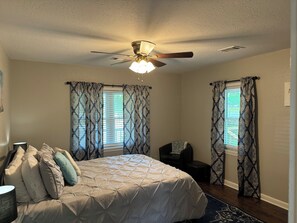 3 camere, una scrivania, ferro/asse da stiro, Wi-Fi gratuito