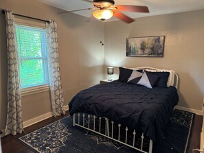 3 bedrooms, desk, iron/ironing board, free WiFi
