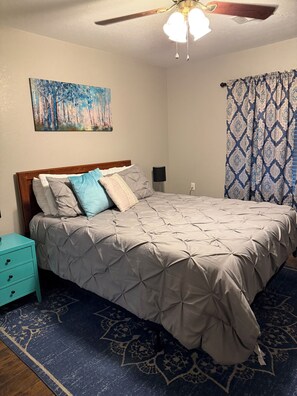 3 bedrooms, desk, iron/ironing board, free WiFi