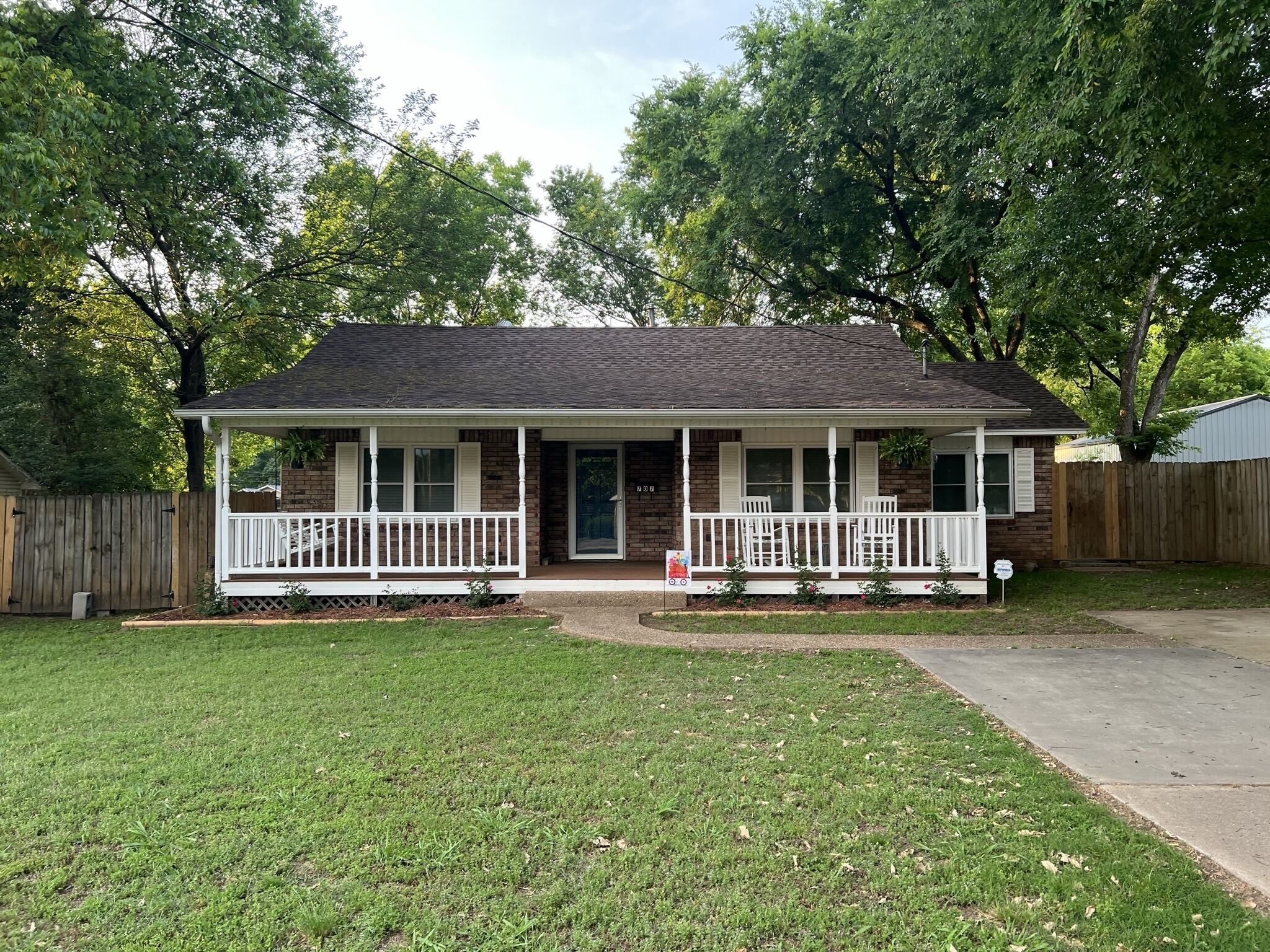 Rosewood Cottage sleeps up to 6!