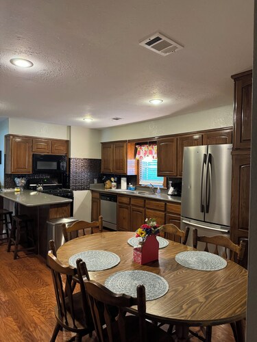 Rosewood Cottage…sleeps up to 7!—Cleaning fee included in nightly rate!