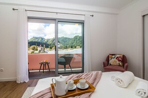 1 bedroom, desk, free WiFi, bed sheets