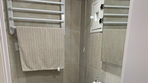 A modern bathroom with a white sink, toilet, and towel rack. - Charming apartment in the old center of Madrid (Madrid)