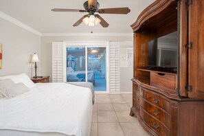 4 bedrooms, desk, iron/ironing board, travel crib