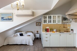 1 bedroom, desk, iron/ironing board, free WiFi