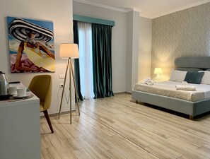 Minibar, in-room safe, individually decorated, desk - Marbella Beach Hotel (Golem)