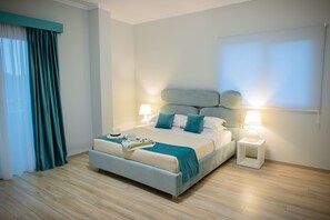Deluxe Double Room | Minibar, in-room safe, individually decorated, desk - Marbella Beach Hotel (Golem)