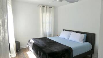 1 室のベッドルーム、WiFi (無料)、ベッドシーツ