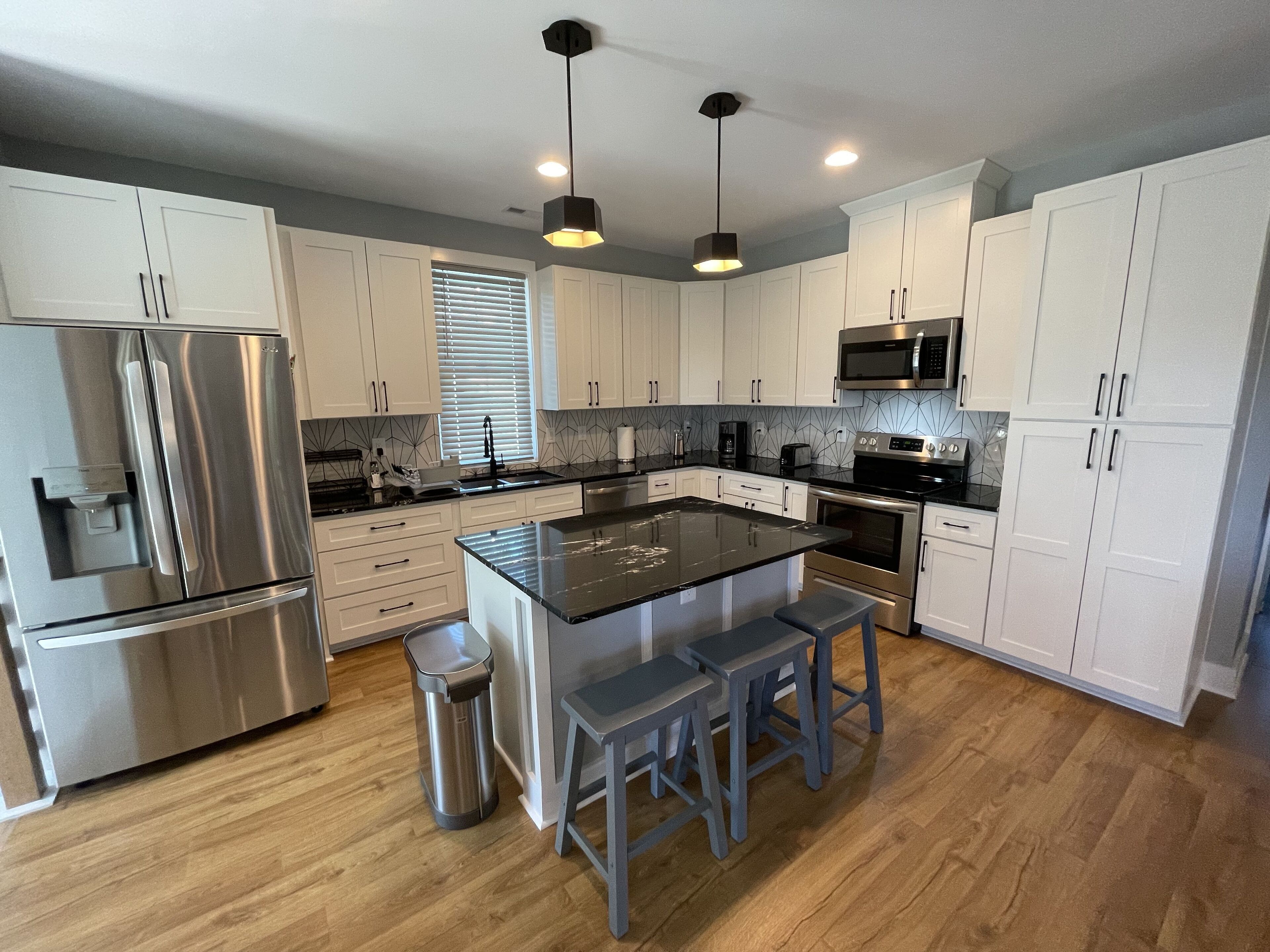 New cottage w/ELEVATOR -5 min Golfcart to the beach!