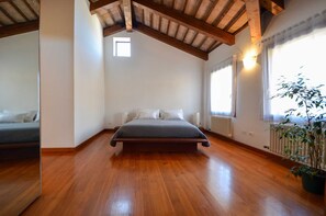 Bügeleisen/Bügelbrett, kostenloses WLAN, Bettwäsche