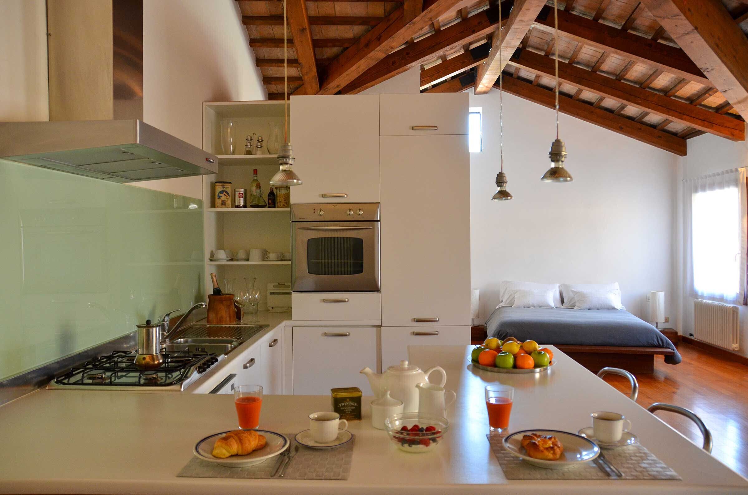 Kühlschrank, Mikrowelle, Ofen, Geschirrspüler