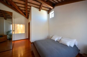 Bügeleisen/Bügelbrett, kostenloses WLAN, Bettwäsche