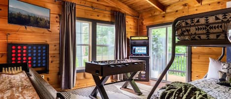 3 slaapkamers, een bureau, een strijkplank/strijkijzer, reisbedje