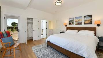 3 chambres, bureau, fer et planche à repasser, lit parapluie