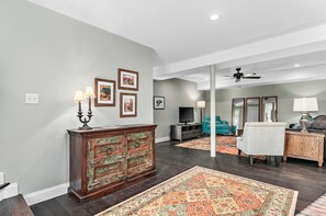 Interior - Spacious 1 Bedroom Guest Suite; Private entrance; less than 10 min DT AVL!  (Asheville)
