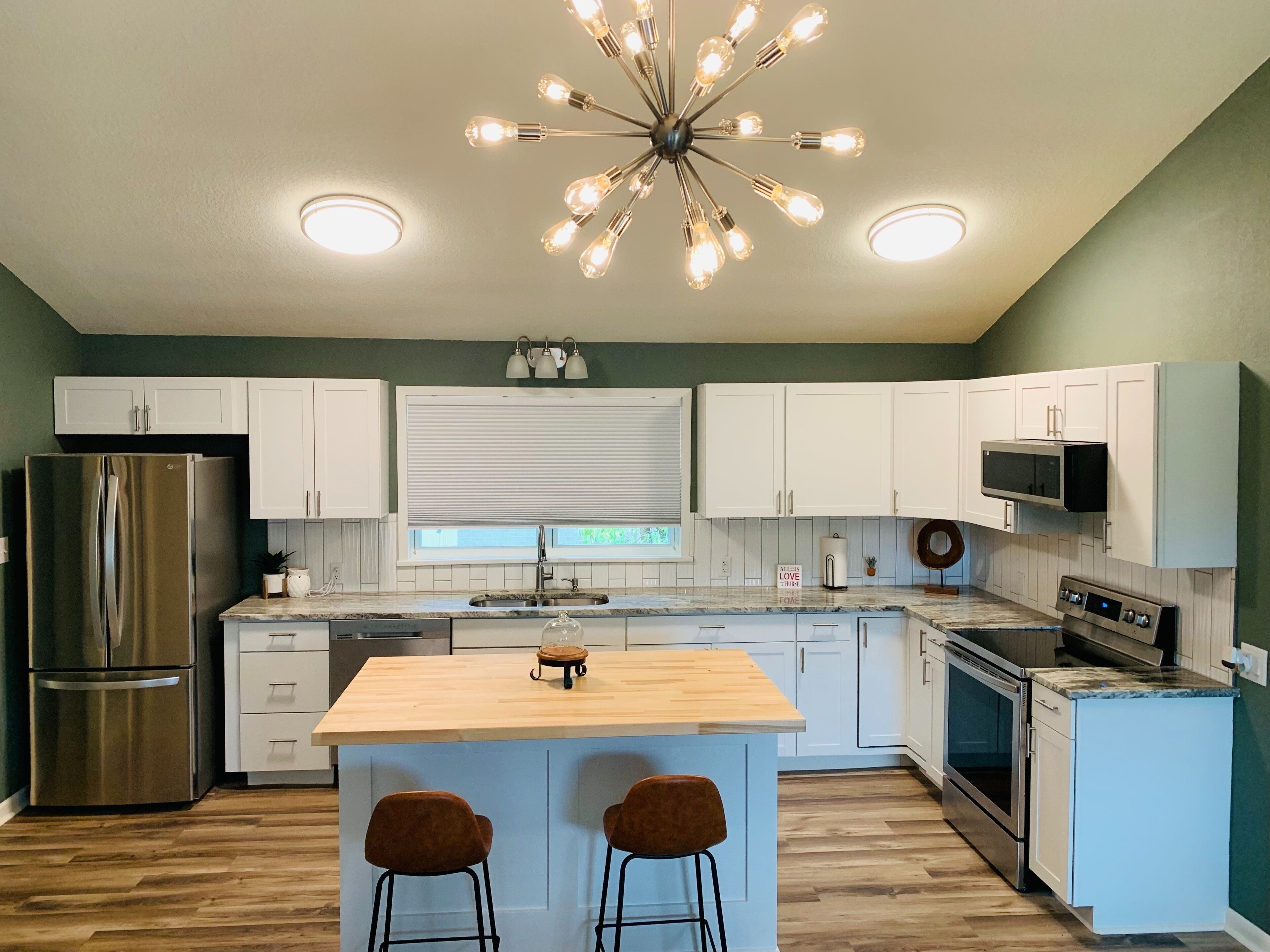 New Listing! Close to everything!