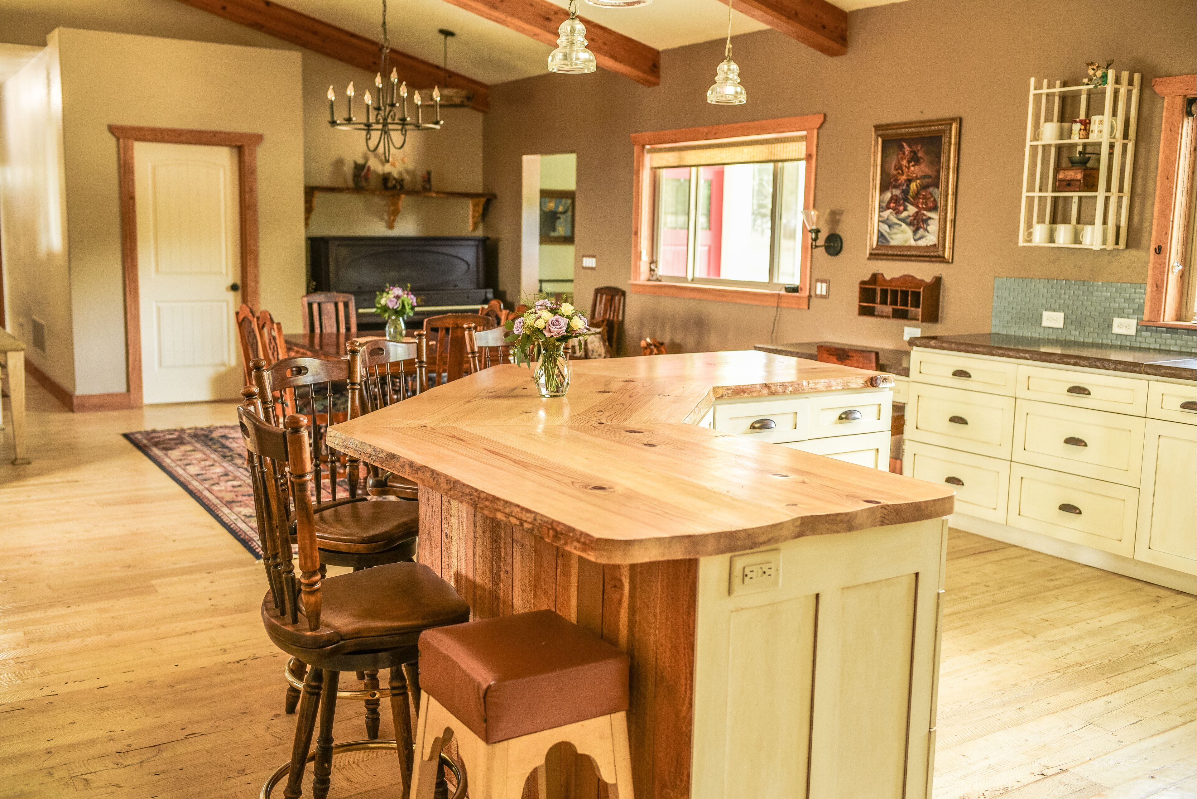 Entire Home with 180 degree Mountain Views of the Bitterroot